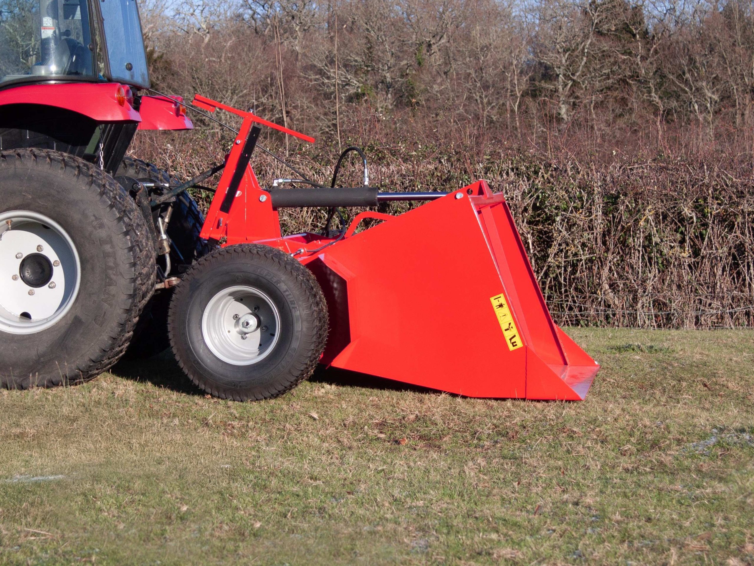 R-SAN700 Winton Pro Sand Spreader Top Dresser